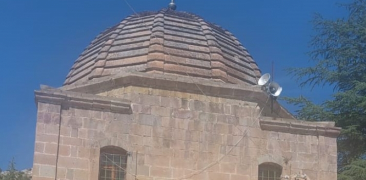 Kayseri�de Melik Emir Gazi T�rbesi restore ediliyor