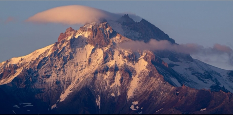 Erciyes�in zirvesine ya�an kar do�al g�zellik olu�turdu