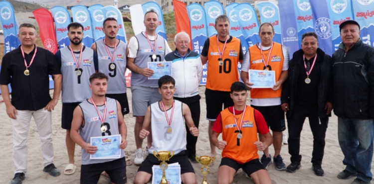 ERC�YES�TE SIRA DI�I HENTBOL: T�RK�YE�DE �LK KEZ 2 B�N 200 METREDE PLAJ HENTBOLU OYNANDI