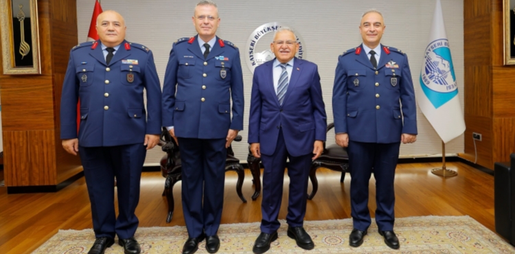 BA�KAN B�Y�KKILI�, KAYSERݒN�N YEN� ATANAN KOMUTANLARINI A�IRLADI