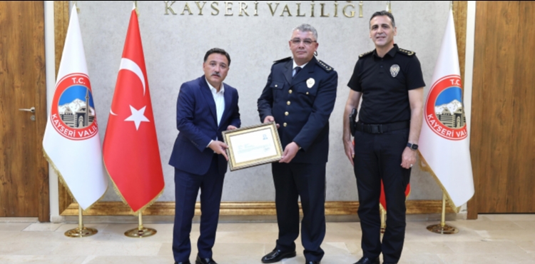 Vali �i�ek, terfi eden emniyet m�d�rlerini kabul etti