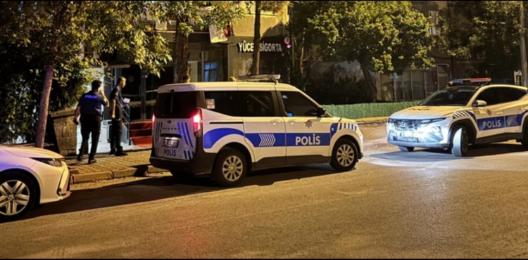 KAYSERݒDE �VEY BABASINI BI�AKLA A�IR YARALADI