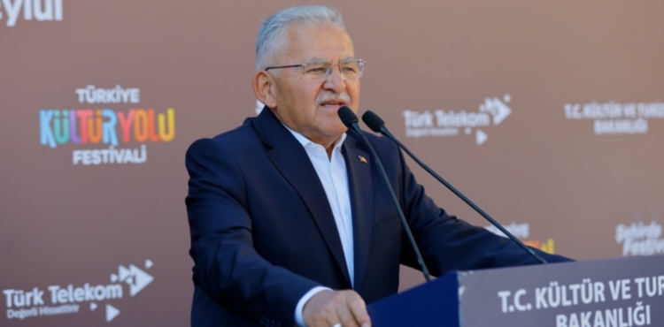 BA�KAN B�Y�KKILI�, VAL� ���EK VE BAKAN YARDIMCISI �AM, K�LT�R YOLU FEST�VALݒN�N STARTINI VERD�