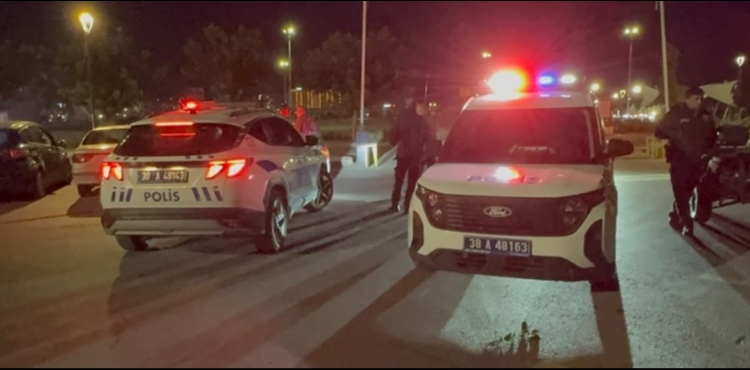KAYSERݒDE BI�AKLI KAVGA: 1 YARALI