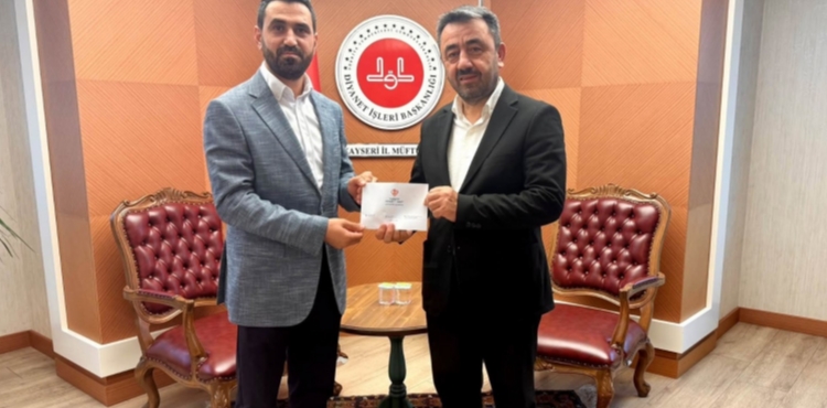 Kayserili imam hatip, hutbe sunumu yar��mas�nda T�rkiye birincisi oldu