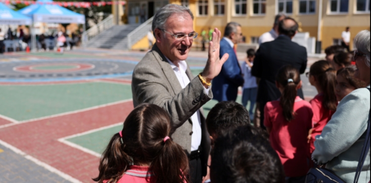 BA�KAN �ZDO�AN, ��RENC�LER�N YEN� D�NEM HEYECANINA ORTAK OLDU