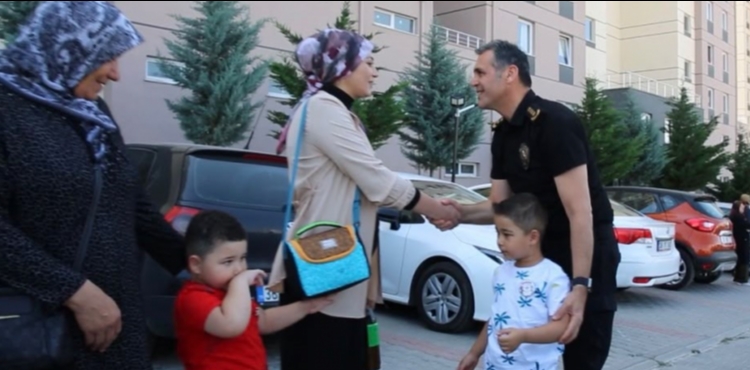�EH�T POL�S MURAT AKPINAR�IN O�LU �INAR�I �LK E��T�M G�N�NDE YALNIZ BIRAKMADI