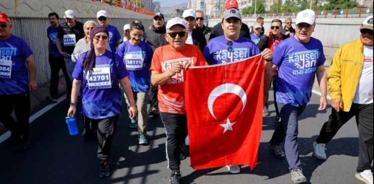 KAYSERݒDE 6. ULUSLARARASI YARI MARATONU CO�KUSU 