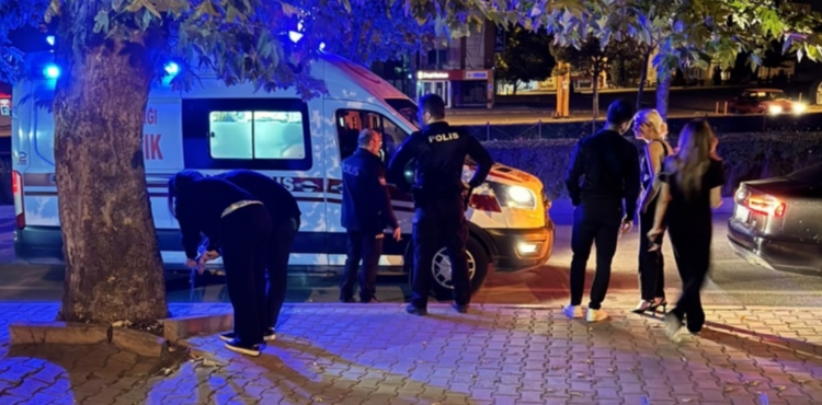TRAF�KTE BI�AKLI YOL VERME KAVGASI: 1 YARALI