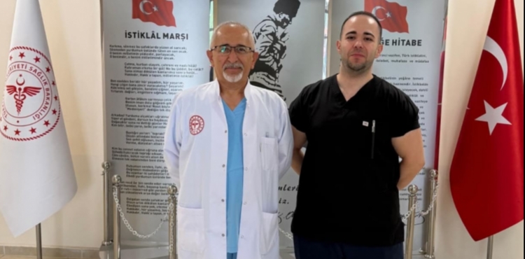 Babalar�n�n g�rev yapt��� hastanede hekim olarak g�reve ba�lad�lar