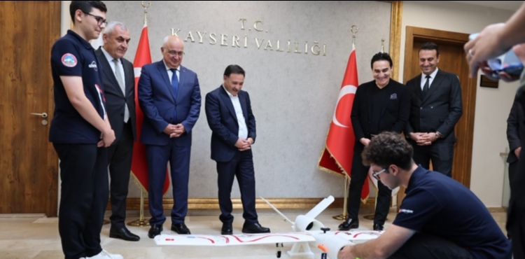 Vali �i�ek, G�KT�M KartalAir Tak�m� D�nya �ampiyonlar�n� Kabul Etti