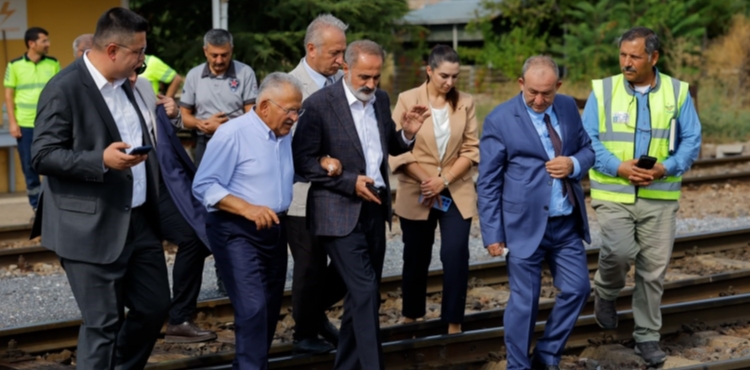 BA�KAN B�Y�KKILI�, TCDD GENEL M�D�R� KURT �LE KAYSERݒN�N ULA�IMINI G�R��T�