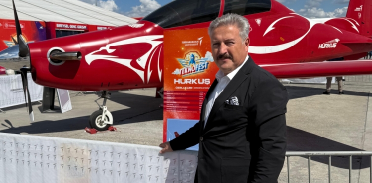 MEGA VATANDA�LA BULU�UYOR, TEKNOFEST �AMP�YONLARI �D�LLER�NE KAVU�UYOR