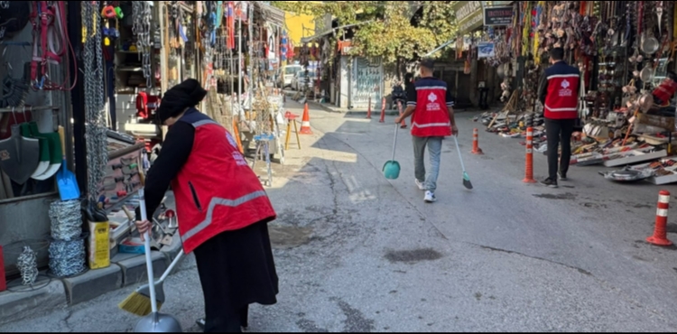 ASIRLIK HAYIR �ARTLARI BUG�N DE YA�IYOR: VAKIF MEDEN�YET�NDEN TEM�ZL�K SEFERBERL���