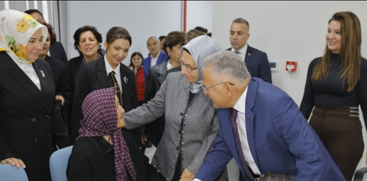 ALZHEİMER HASTALARININ TAKİBİ İÇİN AKILLI BİLEKLİK
