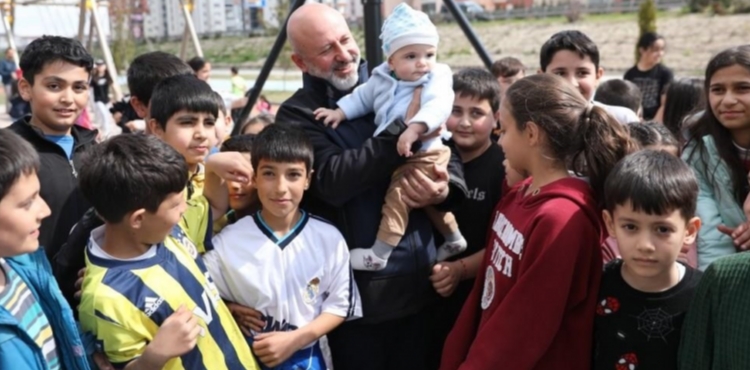 �EVLATLARIMIZ ���N B�T�N PARKLARDA TOPRAK ALANLAR YAPIYORUZ� 