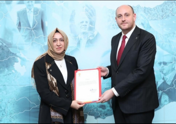Bakan zdoan, Kayseri'nin ilk kadn ile bakann tebrik etti