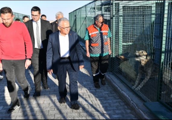 BAKAN BYKKILI, SAHPSZ HAYVAN BAKIM VE REHABLTASYON MERKEZݒN ZYARET ETT