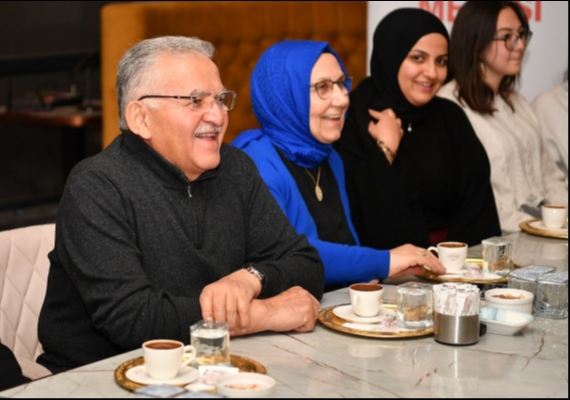 BA�KAN B�Y�KKILIǒTAN GEN�LERLE �AY, KAHVE E�L���NDE SAM�M� SOHBET