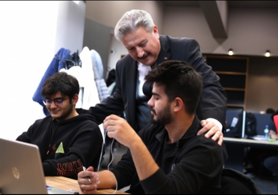 YARIYIL TAT�L�NDE GEN�LER�N VAZGE��LMEZ� AKIL K�P� K�T�PHANELER� DOLUP TA�IYOR