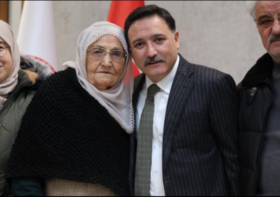 Vali G�kmen �i�ek�ten afetzede ailelere anahtar teslimi