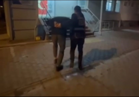 Otob�s ak�lerini �alan ��pheli yakaland�