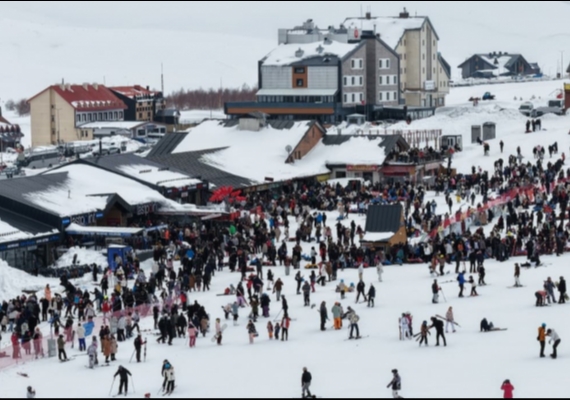 Erciyes�te pazar yo�unlu�u