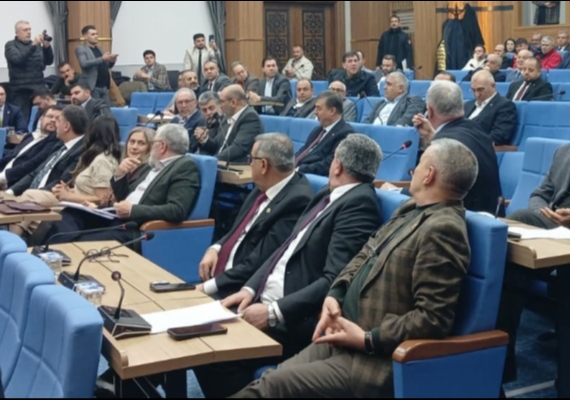 B�y�k�ehir meclisinde emekliler i�in 1 kilo et ve 4 ekmek teklifi 