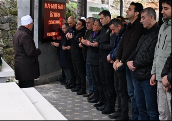 Adana�da trafik kazas�nda �len 2 ya��ndaki Mahmut, Kayseri�de topra�a verildi.