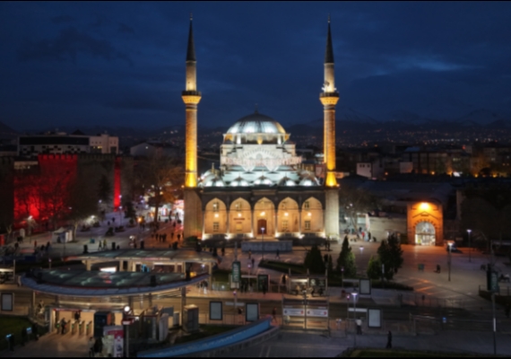 B�Y�K�EH�R �LE KAYSER�, RAMAZAN�I I�IK VE RENK ��LEN� �LE KAR�ILADI