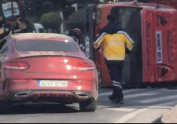 Kamyonet ile otomobil �arp��t�: 1 yaral�