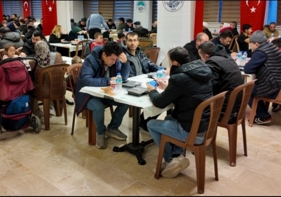 B�Y�K�EH�R, RAMAZAN�IN BEREKET�N� G�N�L SOFRALARINDA YA�ATIYOR