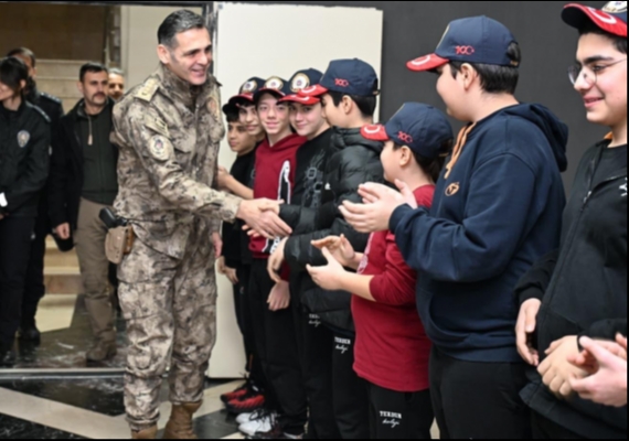 Emniyet M�d�r� Ayd�n�dan �ehit polis memurunun o�luna do�um g�n� s�rprizi