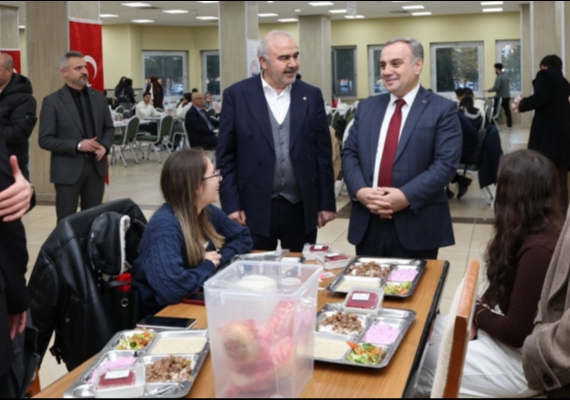 ​​Rekt�r Prof. Dr. Altun, ��renciler ile �ftar Yapt�