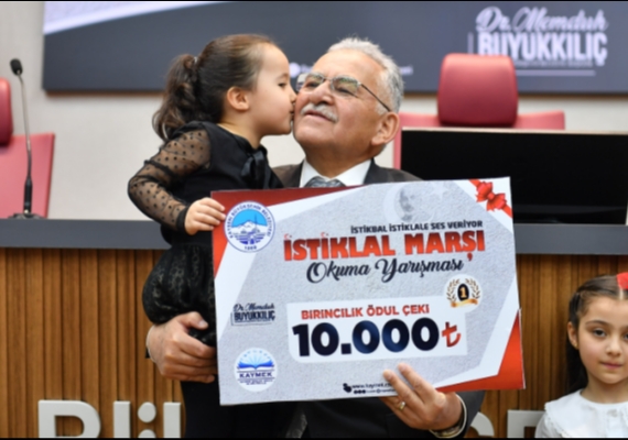 BA�KAN B�Y�KKILI�, �ST�KLAL MAR�I OKUMA YARI�MASI�NDA �D�LLER� TAKD�M ETT�