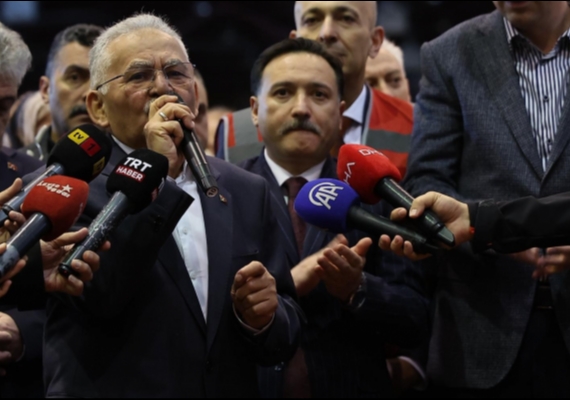 BA�KAN B�Y�KKILI�, �KUTSAL EMANETLER VE VAKIF ESERLER� SERG�SݔN�N A�ILI�INA KATILDI