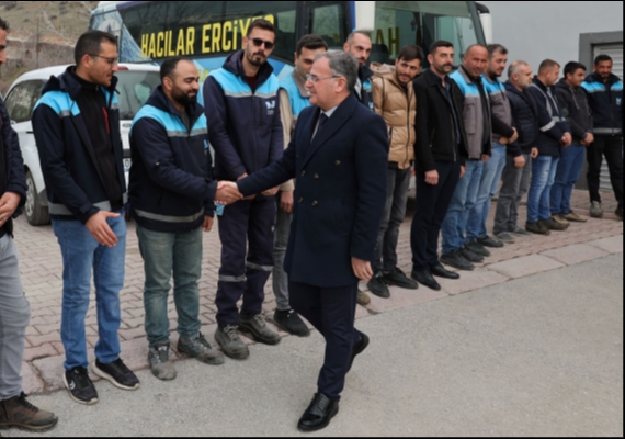 HACILAR BELED�YES� PERSONEL�, MESA� BA�LANGICINDA BAYRAMLA�TI