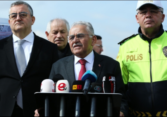 BA�KAN B�Y�KKILI� A�IKLADI: KARTAL KAV�A�I TRAF��E KAPANIYOR