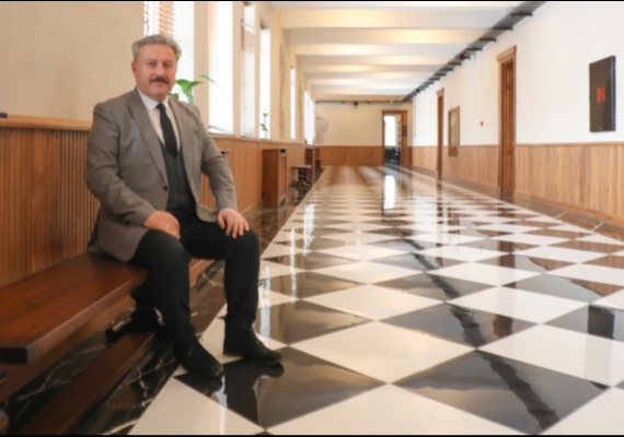 SANAT MEL�KGAZݒN�N AT�LYELER�NDE ���N�ZDEK� SANAT�IYI KE�FED�N