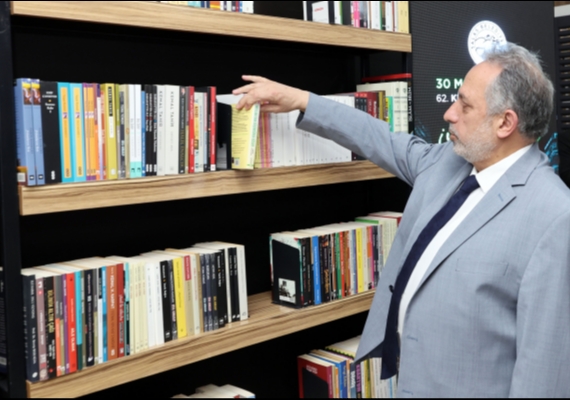 TALAS BELED�YES�NDEN PERSONELE ��Y�LE�T�REN K�T�PHANE� HED�YES�