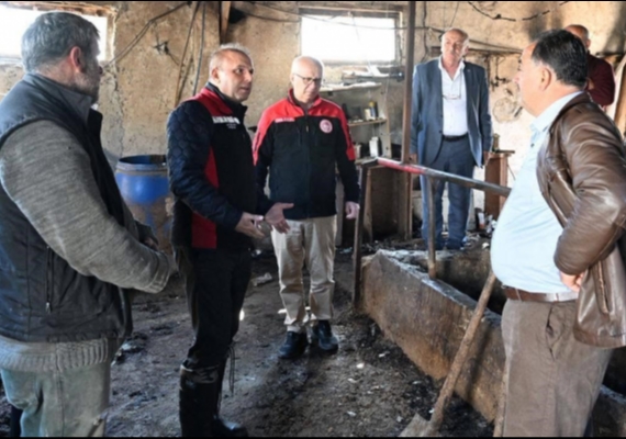 Tar�m �l M�d�r� Saklav�dan hayvanlar� yang�nda telef olan besiciye ziyaret