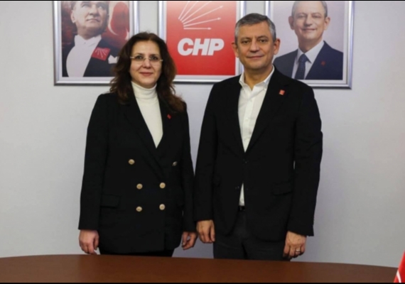 CHP�de �l Ba�kan� �mit �zer istifa etti