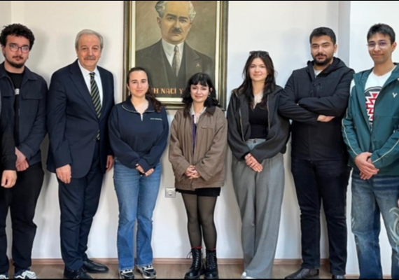 NNY� T�YATRO TOPLULU�U �L B�R�NC�S� OLDU 