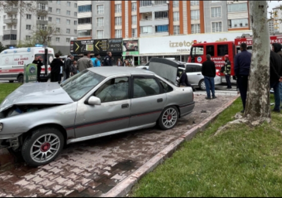 �ki otomobil �arp��t�: 3 yaral�