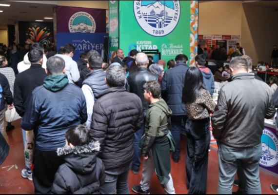 8. KAYSER� K�TAP FUARI�NDA KAYMEK STANDINA YO�UN �LG�