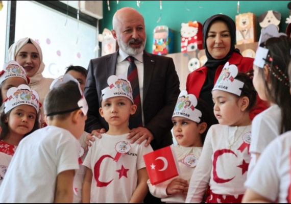 BA�KAN �OLAKBAYRAKDAR�DAN 23 N�SAN MESAJI