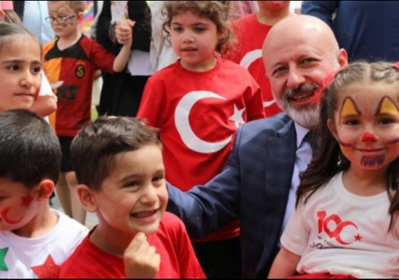 KOCAS�NAN'DA �OCUK OLMAK B�R BA�KA G�ZEL