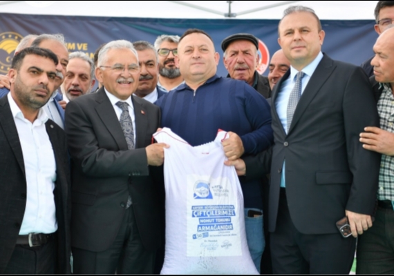 B�Y�KKILI�: �ELLER� EMEK KOKAN ��FT��LER�M�ZE H�ZMETK�R OLMAYI EN B�Y�K ONUR B�L�R�Z�