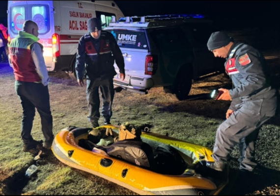 Erciyes�teki Tekir G�letinde Mahsur Kalan 3 Genci AFAD Kurtard�