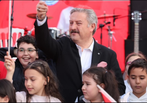 MEL�KGAZݒDE 19 MAYIS�IN HEYECAN VE CO�KUSU, GEN�L�K ORKESTRASI�NIN KONSER�YLE TA�LANDI